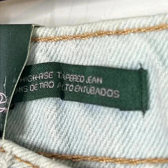 Wild Fable Super-High Rise Tapered Jeans - Ultra Light Wash, Size 6 / 28" Inseam - Picture 6 of 12